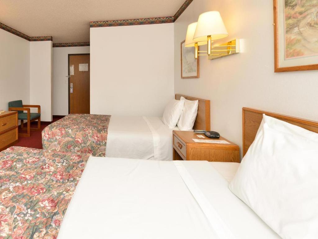 Americas Best Value Inn & Suites Clear Lake מראה חיצוני תמונה